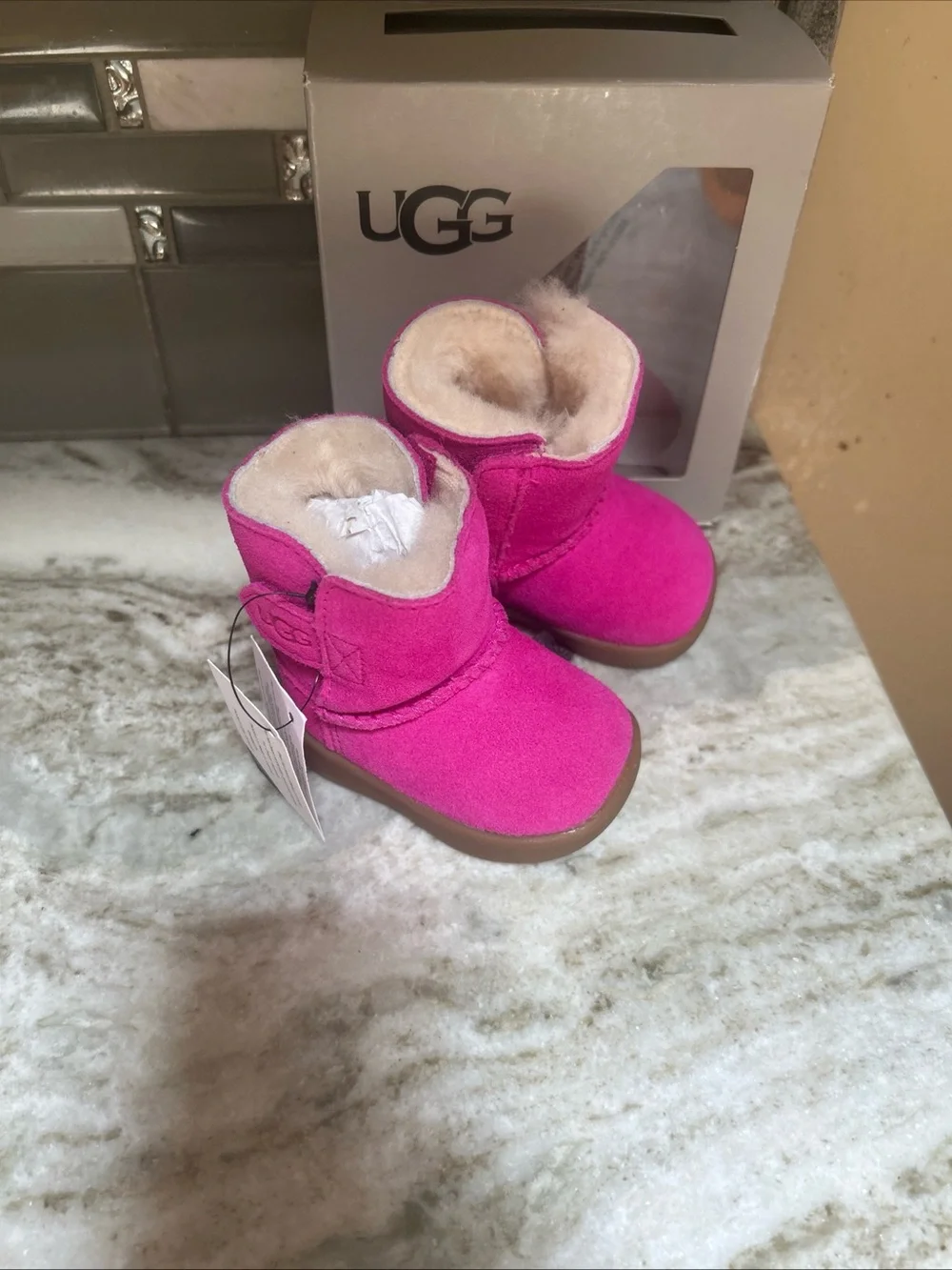 UGG INFANT KEELAN PINK AZALEA Shearling SIZE 01 BOOTIES/ BOOTS/ AUTHENTIC/ NEW b